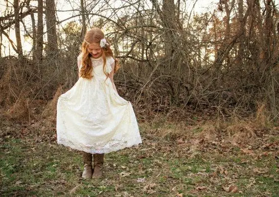 Платье кремового цвета с кружевным бантом и рукавами-крылышками для маленьких