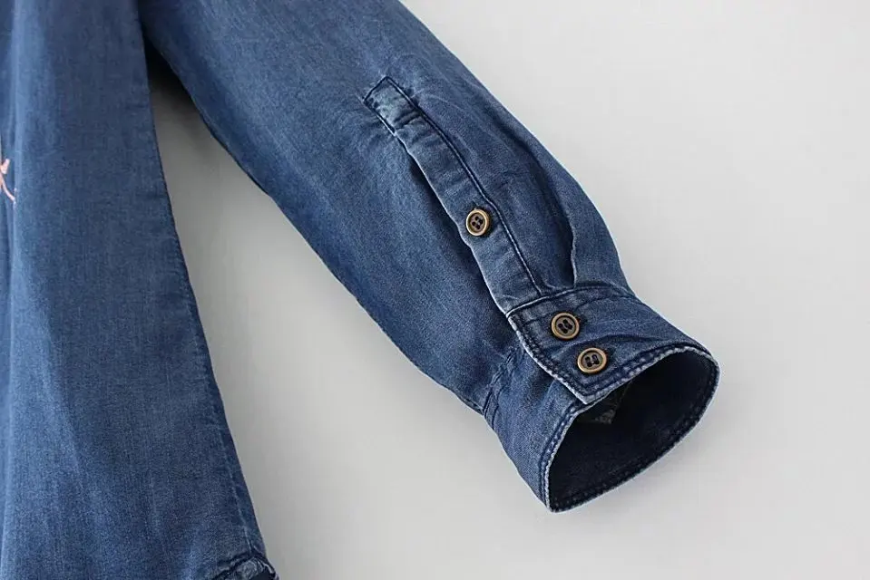 2017 осенний сезон Женская Новый с цветочным рисунком вышивкой футболки Леди Мода