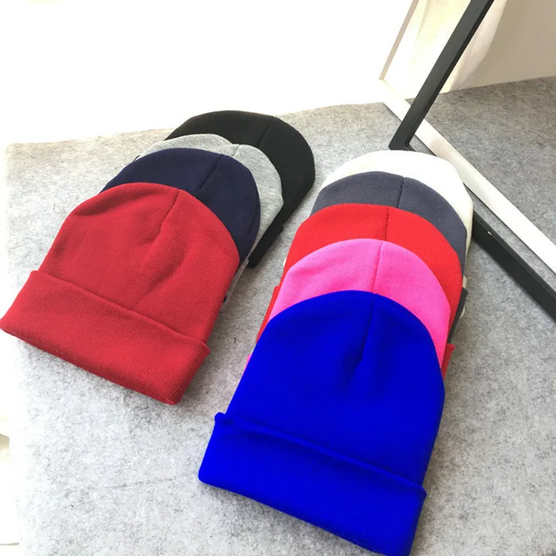 Зимние мужские яркие однотонные повседневные лыжные вязаные облегающие шапки