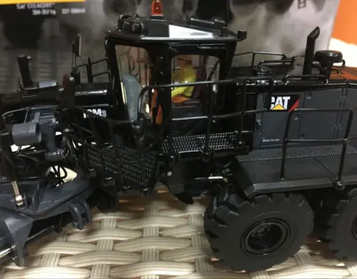 Редкие литые под давлением игрушки модель DM 1:50 гусеница кошка 18M3 двигатель грейдер Инженерная техника 85522 для мужчин подарок, коллекция, украшения