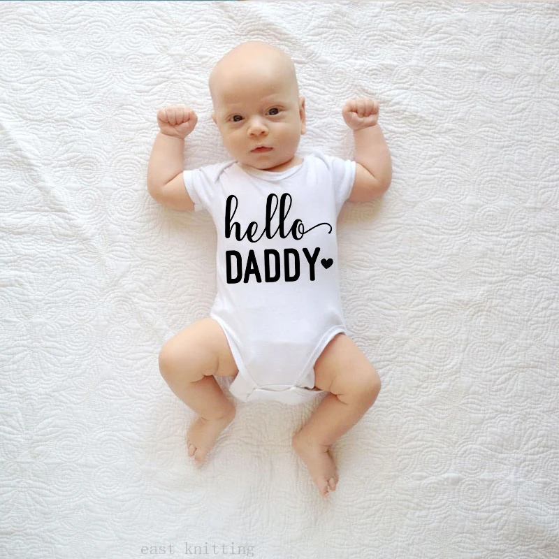 DERMSPE/комбинезон с короткими рукавами и милым принтом «Hello Daddy» для новорожденных и маленьких мальчиков и девочек; белые комплекты одежды