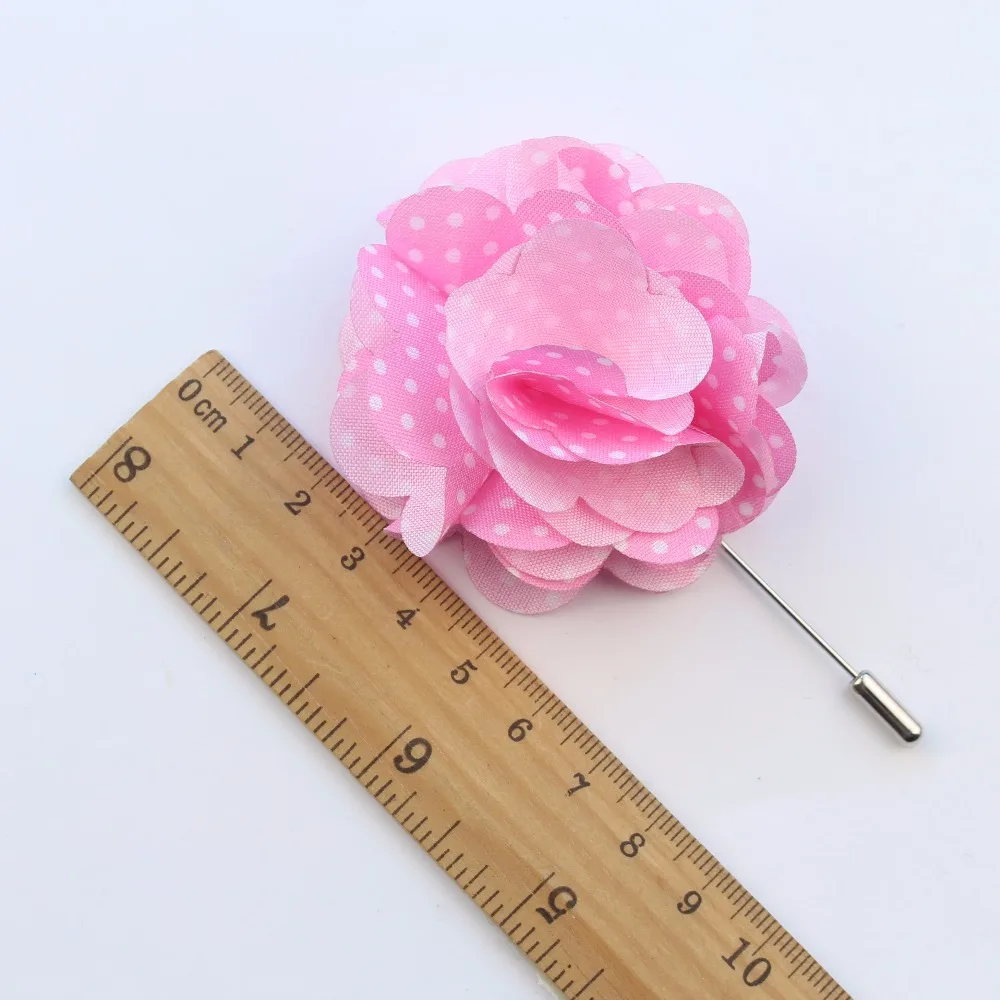 Модная бутоньерка в горошек с цветами лепестками отворотом галстуком брошкой