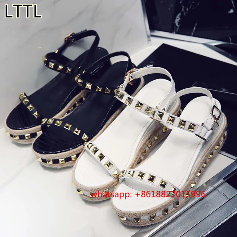 LTTL Дизайнер Заклепки Платформы Клинья женщин Сандалии с Открытым Носком