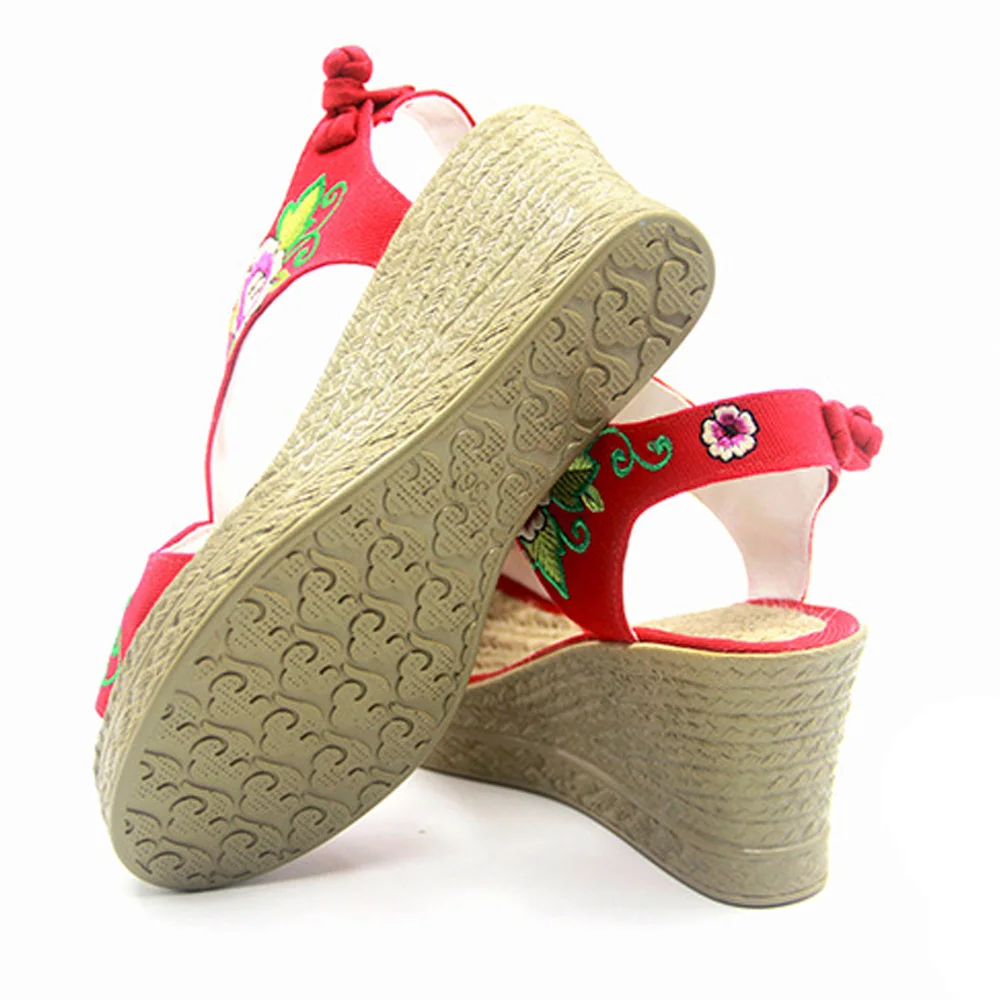 Женские летние сандалии с цветочной вышивкой парусиновая обувь на танкетке