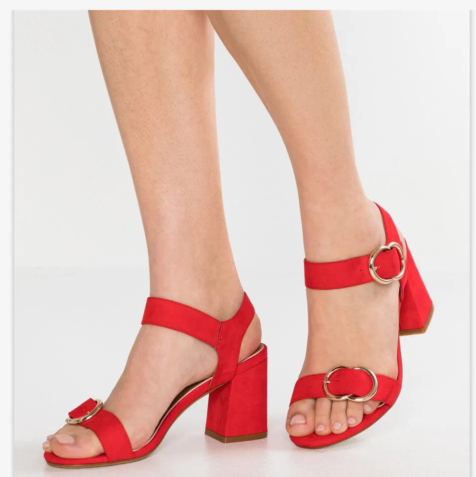 Женские босоножки на высоком каблуке модель 2019 года Летние Стильные