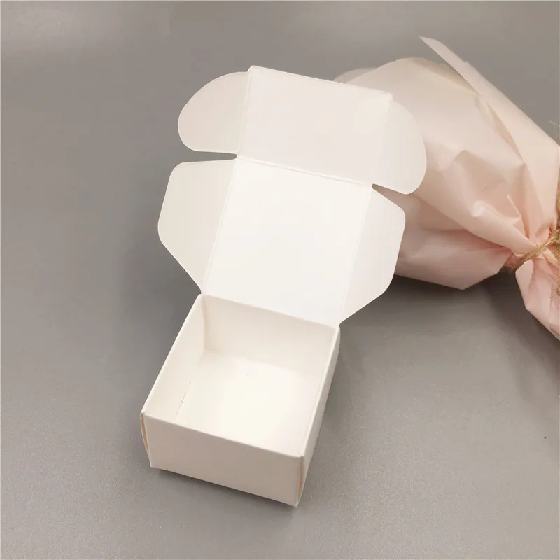 white 50 шт. маленькая квадратная цветная картонная коробка из крафт-бумаги, маленькая подарочная упаковочная коробка, свадебная Праздничная упаковочная коробка - Цвет: white