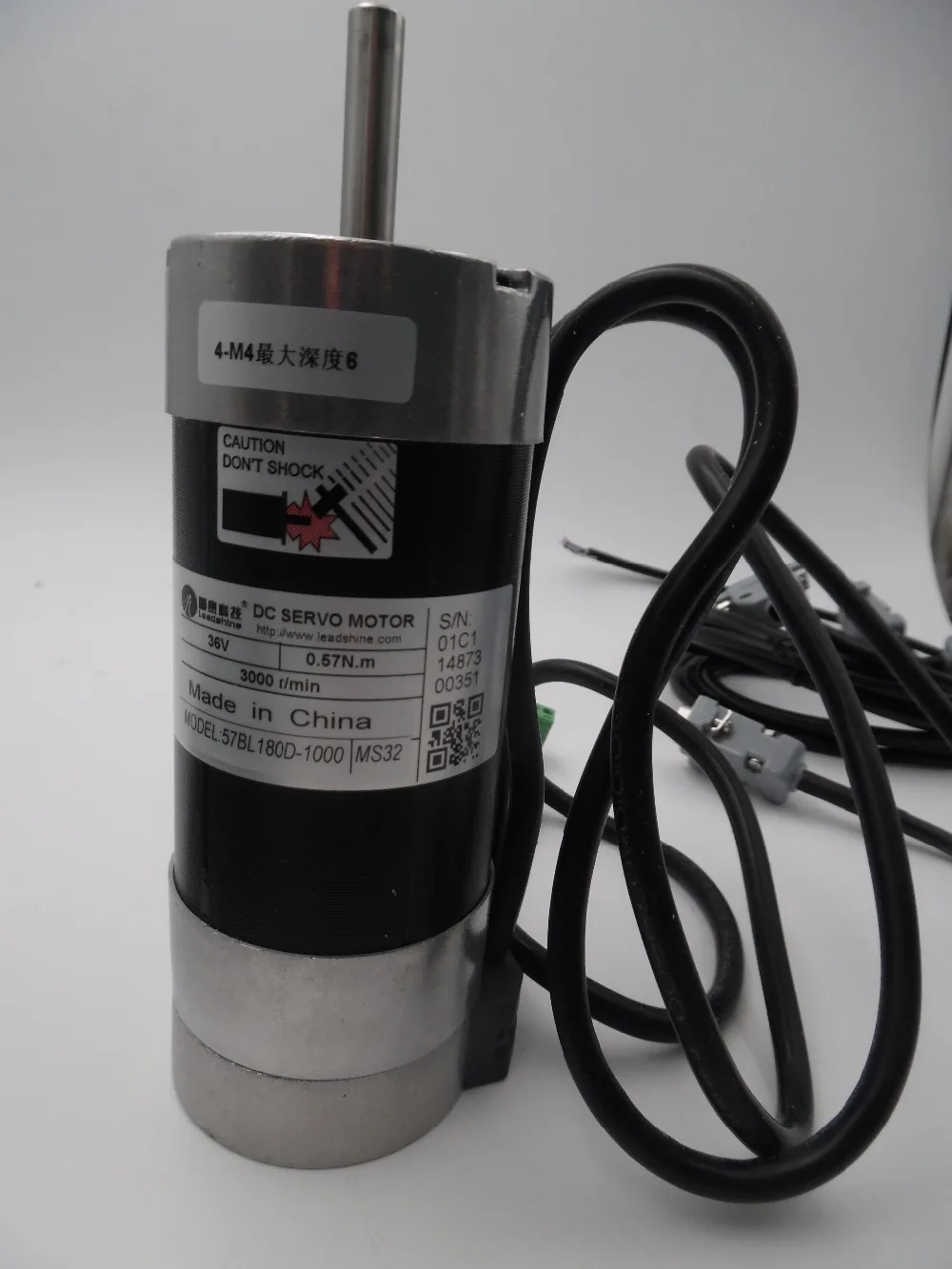 Leadshine 180 Вт бесщеточный Серводвигатель постоянного тока 57BL180D-1000 круглый фланец 36VDC 7A 0.57NM 3000 об/мин