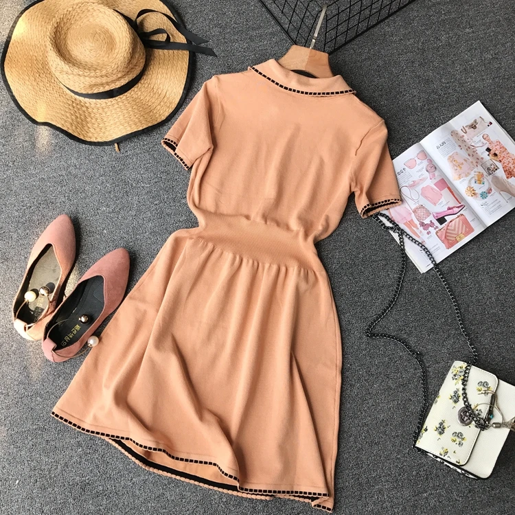 ALPHALMODA трикотажное платье с воротником поло коротким рукавом однобортное высокой