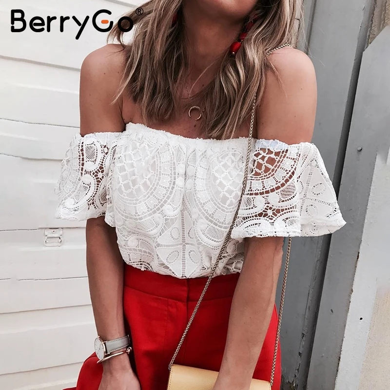Женская кружевная блузка BerryGo белый укороченный топ с открытыми плечами и
