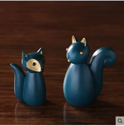 

Resin squirrel and fox crafts, creative animal artwork, home office desktop decorations, Christmas birthday gifts