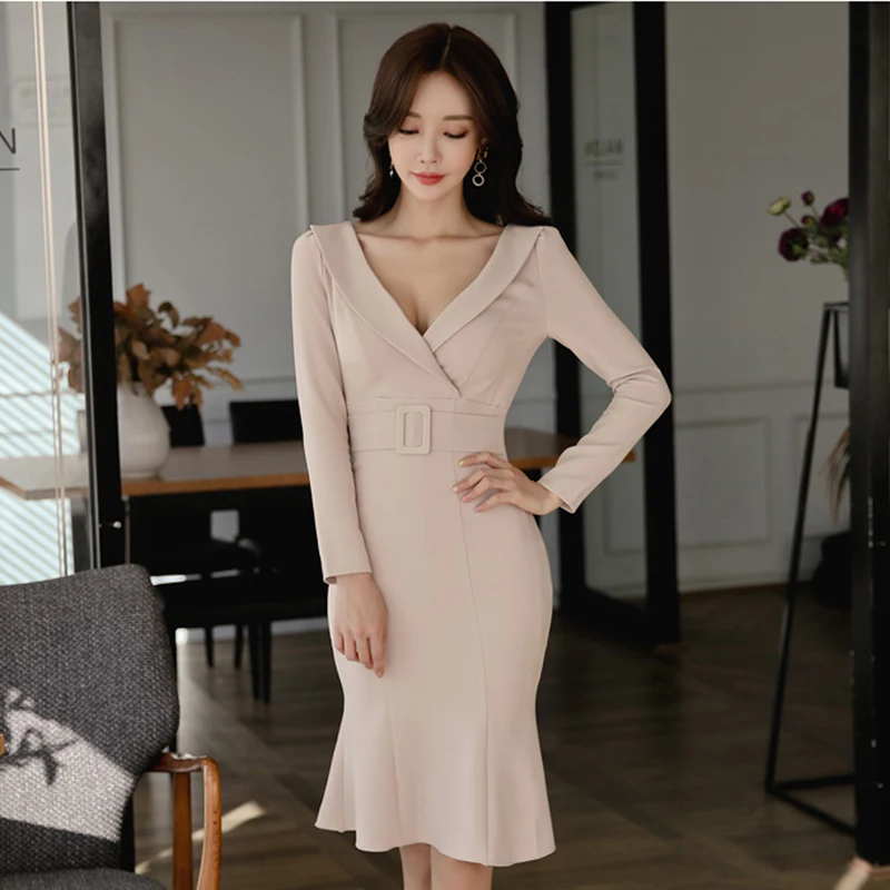 Женское облегающее платье офисное средней длины с треугольным вырезом 2019 |