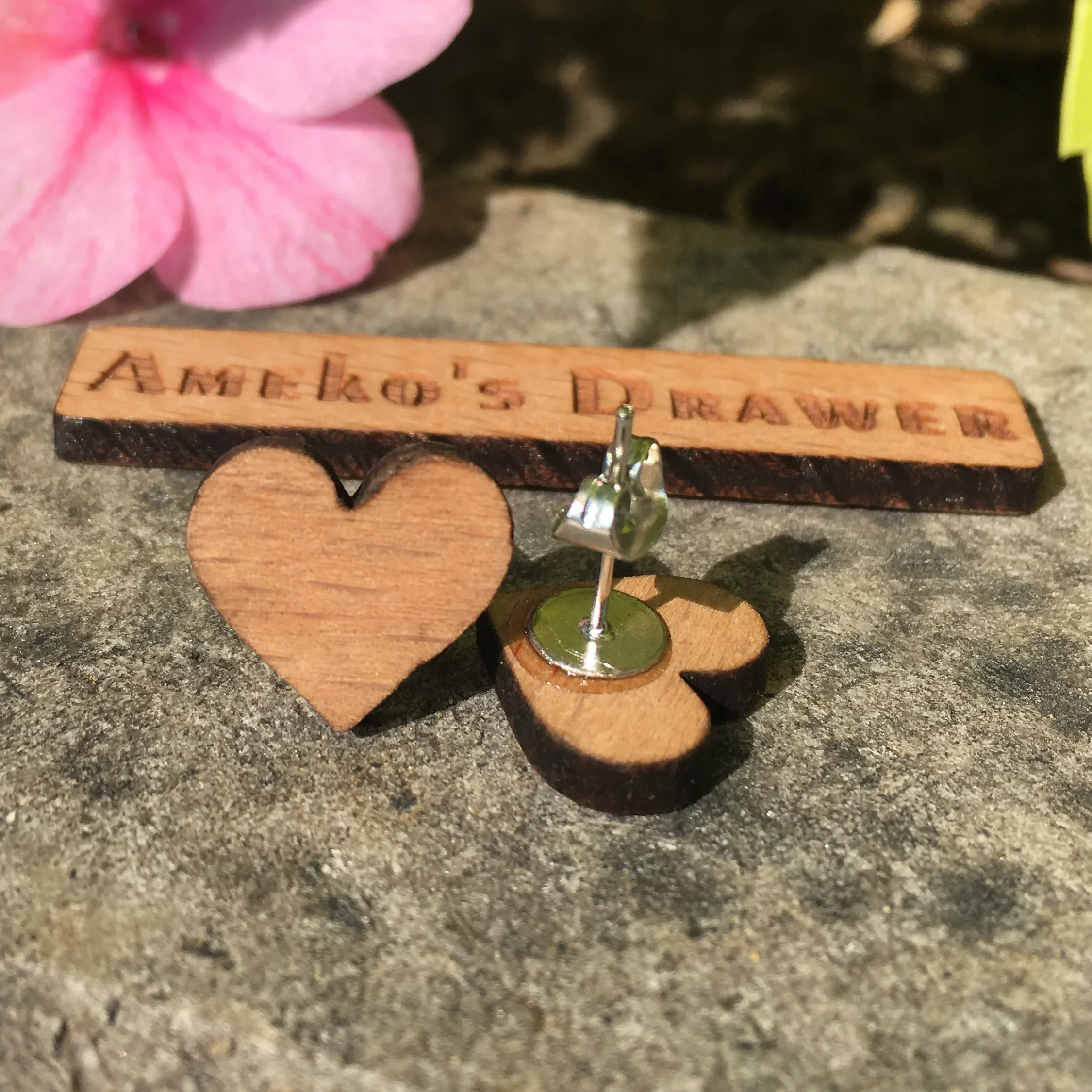 Серьги с сердечками Lasercut логотипом покера серьги гвоздики красным сердцем