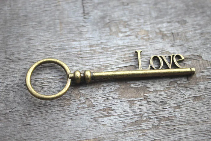 

3pcs--love key Charms Antique Tibetan bronze love key Charms Pendants, 15x83mm