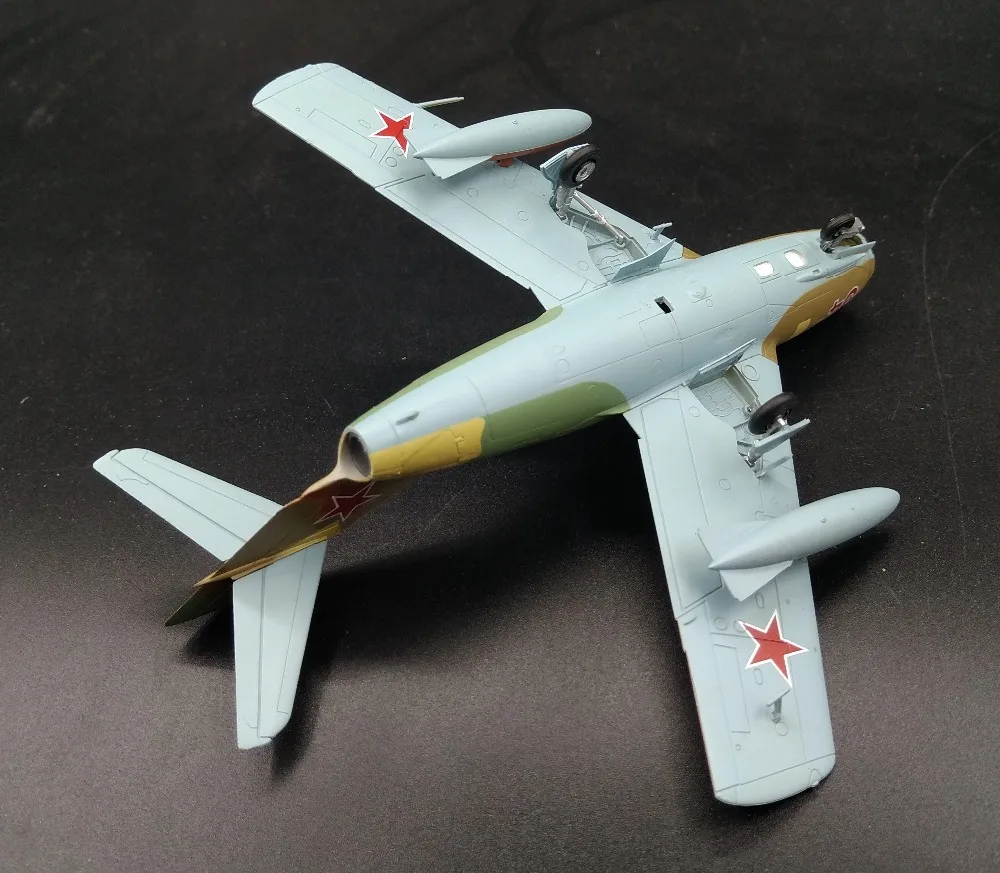 Редкая ценность 1:72 модель fighter MiG MIG15 тренировочная коллекция рук 37135 праздничные