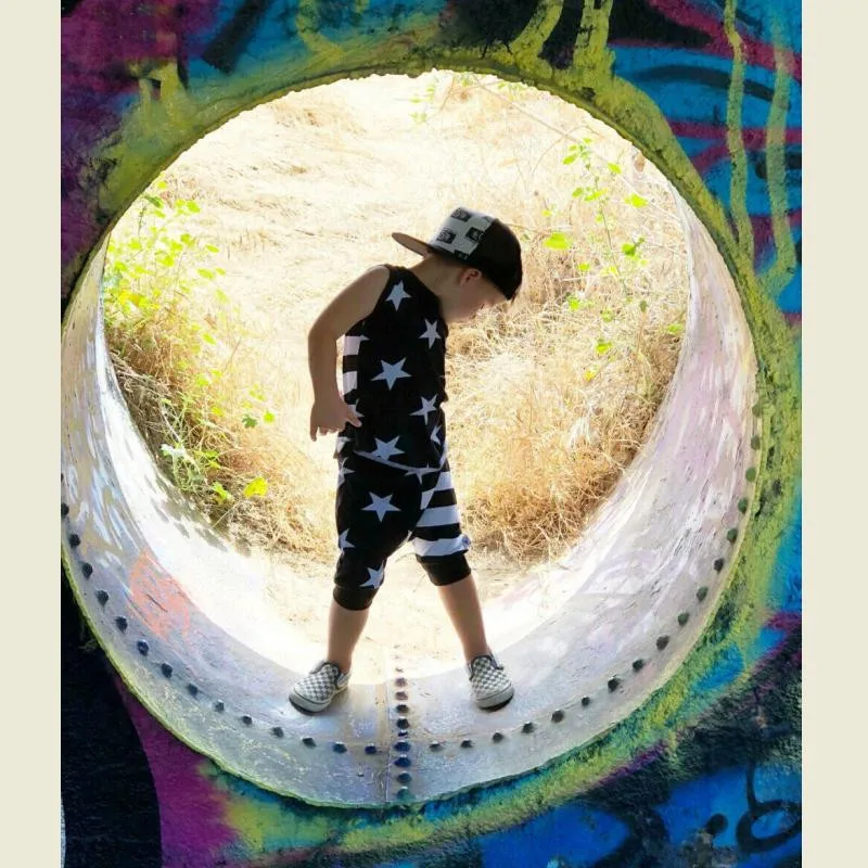 Комплект из футболки и брюк для мальчиков без рукавов в полоску | Мать ребенок