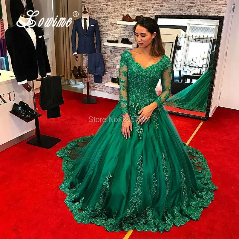 Вечернее платье с длинными рукавами на Ближнем Востоке зеленое кружевное