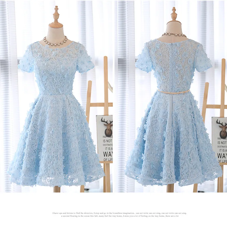 Бальное платье с круглым вырезом и коротким рукавом светло голубое кружевное