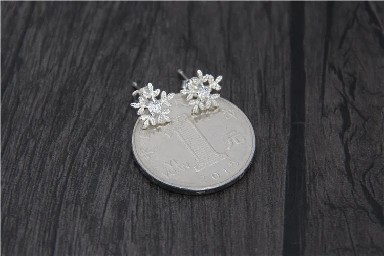 Серебряные ювелирные изделия Корейский простой Циркон снежинка уха гвоздь