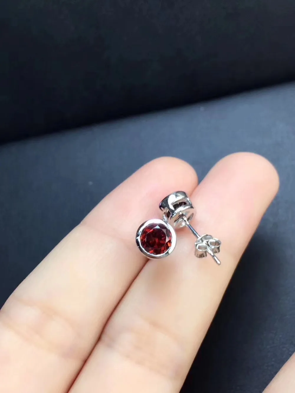 Женские серьги из серебра 925 пробы с натуральным красным гранатом | Украшения и