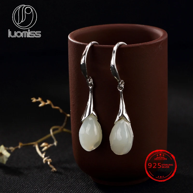 

S925 pure silver and tian inlaid with magnolia high quality ladies' earrings.
