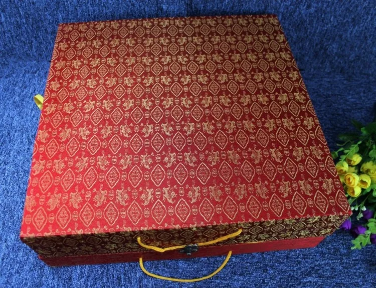 Дисковая подвесная тарелка фарфоровая керамическая с фиолетовыми пионами 16