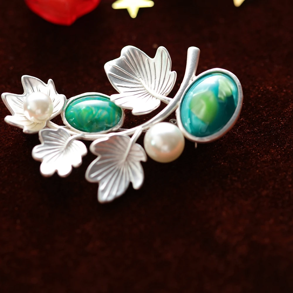 Серебряная брошь в форме листа с зеленым кристаллом роскошная шляпа отворотом