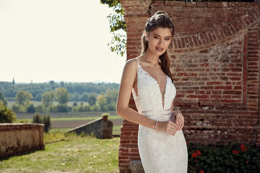 Свадебные платья с глубоким v образным вырезом открытой спиной и кружевной