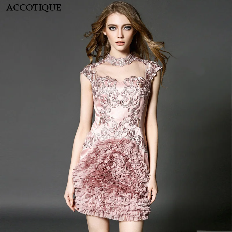 Женское шелковое платье с вышивкой воротником стойкой и бусинами вечерние