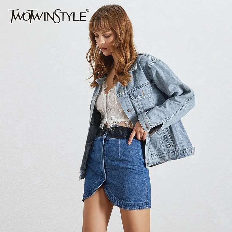 Женская джинсовая куртка TWOTWINSTYLE осенняя однобортная с отложным воротником и