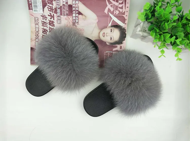 Тапочки с натуральным мехом; женские домашние пушистые шлепанцы с мехом лисы; Летняя обувь на плоской подошве; Милая женская обувь; большой размер 45; домашняя обувь; Pantufas - Цвет: Серый