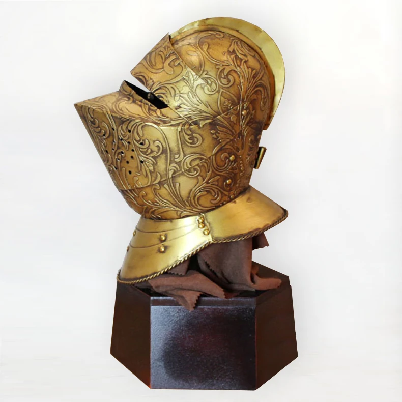 Великолепный шлем в европейском стиле средневекового бутика бронированный