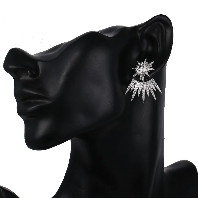 Модные серьги гвоздики с кубическим цирконием серебристого цвета в форме глаз