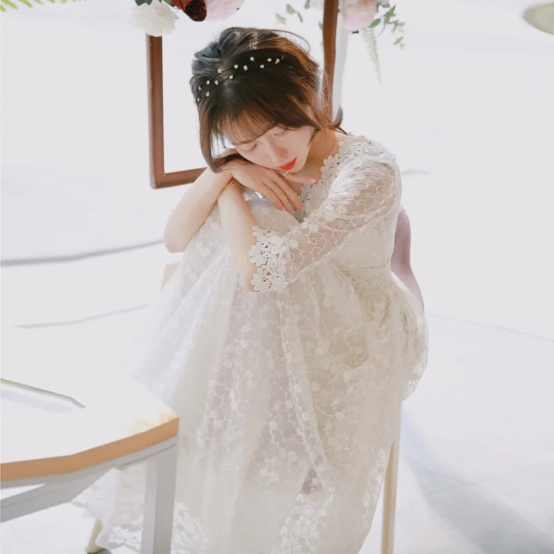 Женское кружевное платье с цветочным узором длинное ажурное и V-образным вырезом