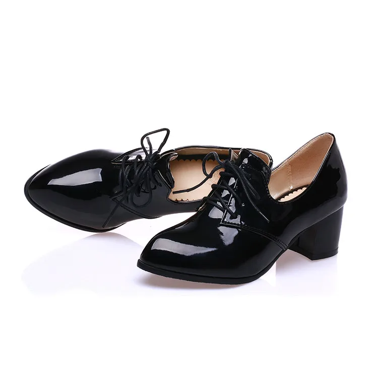 Весенние модельные женские туфли в британском стиле оксфорды из лакированной