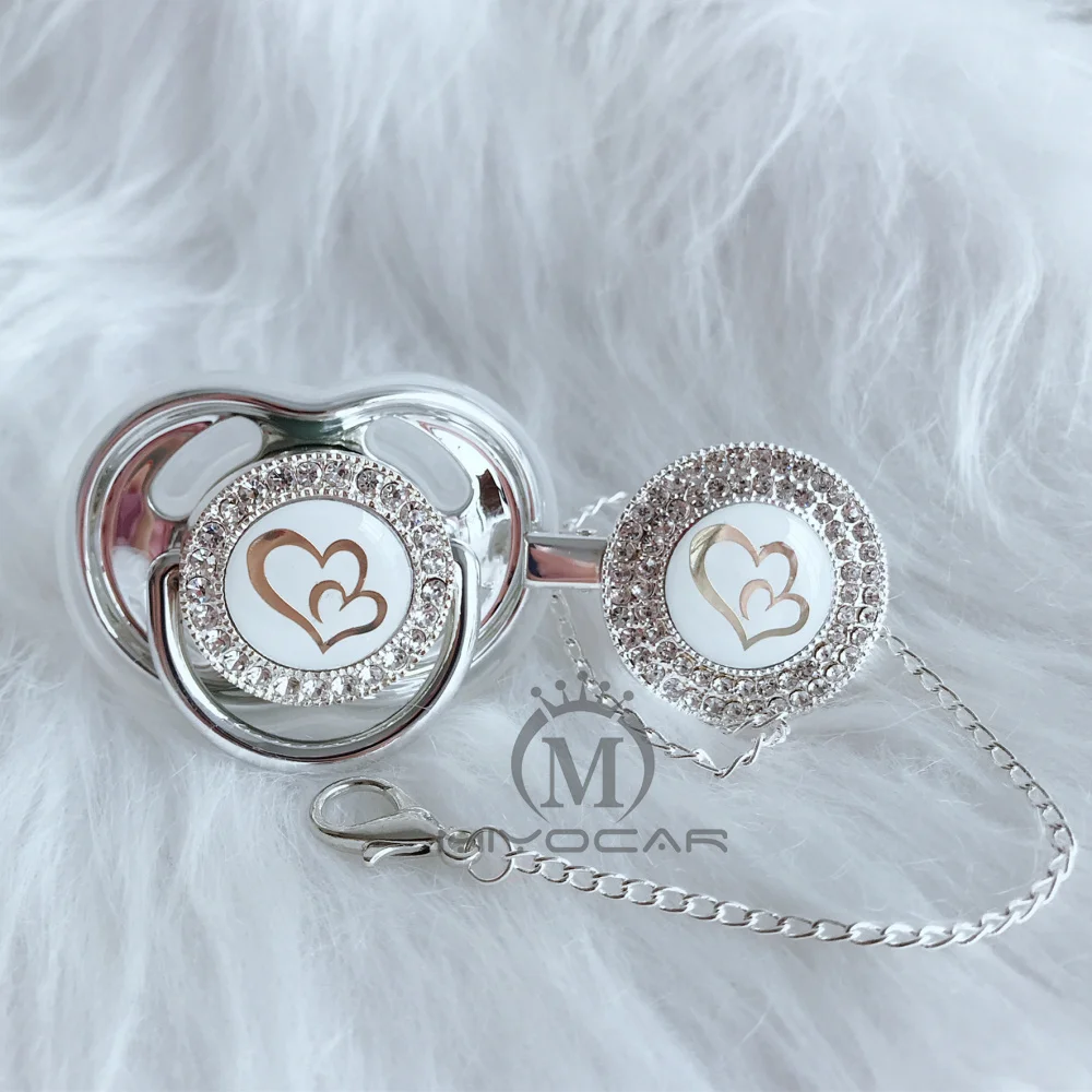 Милое золотистое и серебристое красивое соска миокар с двумя сердцами зажимом