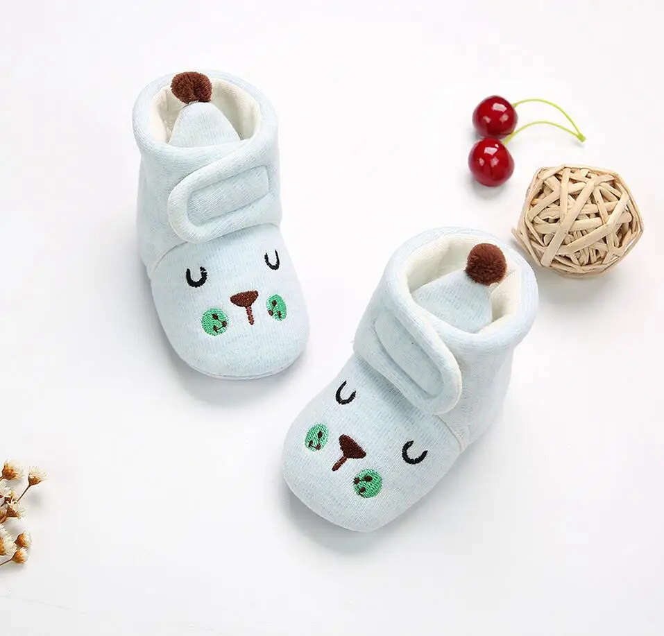Детская обувь для новорожденных нескользящая с мягкой подошвой вышитыми