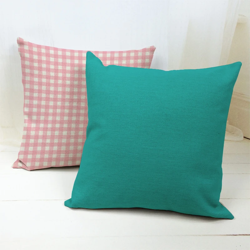 Наволочки с геометрическим рисунком красные и белые в клетку синий фон принтом