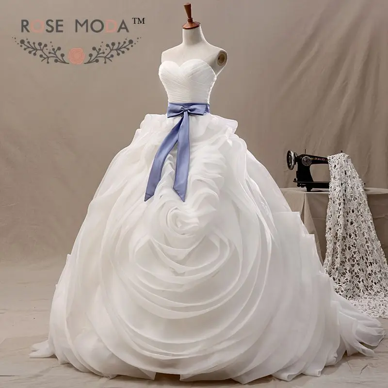 Свадебное платье из органзы с объемными оборками и поясом на спине|dress clip|dresses gowns