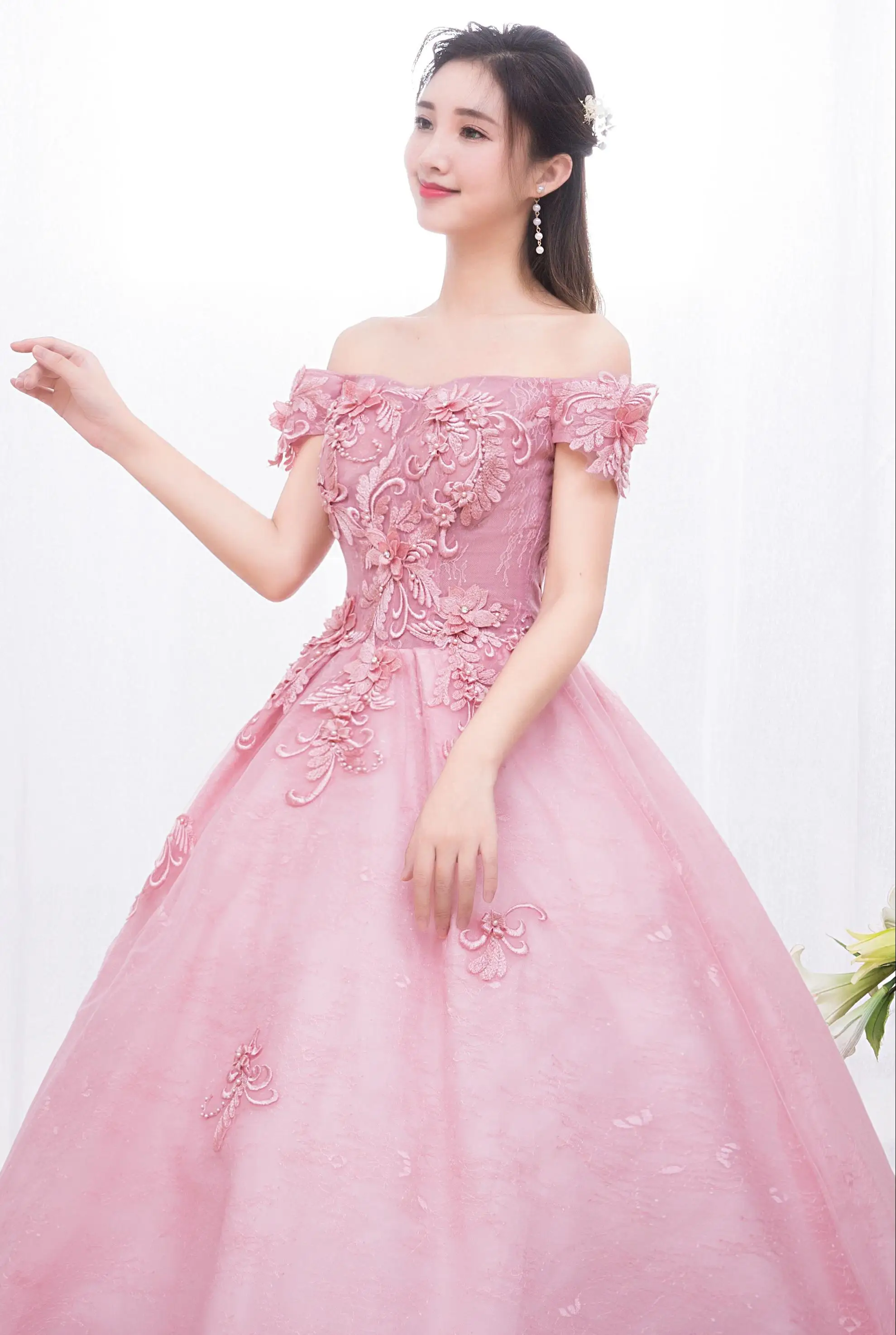 Blush Pink Lace Ball Gown Dress For Sweet 16 Off Shoulder Appliques Puffy Dresses Trajes De Quinceanera Formal Prom Gowns - Color: Pink