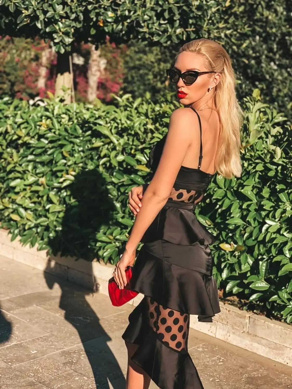 Европа, весна и лето, новинка, черное платье на бретельках, v-образный вырез, сетка, кружево, вышивка в виде листьев лотоса, рыбий хвост, сексуальное модное элегантное платье+ костюм