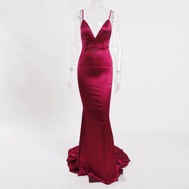 Бордовое блестящее атласвечерние вечернее платье с глубоким V образным вырезом и