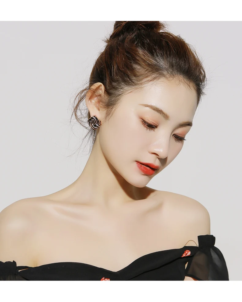 Модные индивидуальные серьги подвески с леопардовым принтом из розового