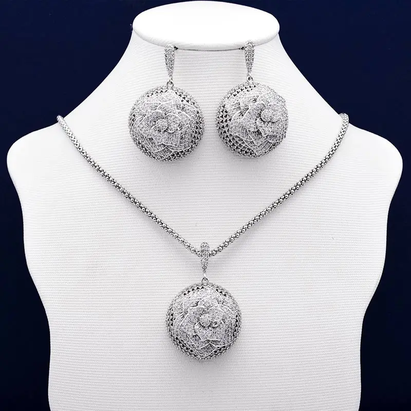 

Комплект из колье, серёг и кольца, с фианитом