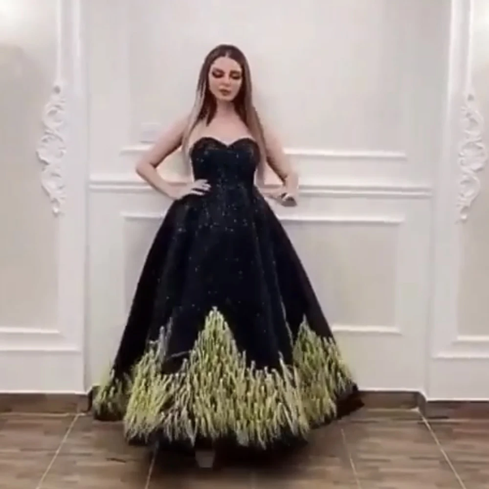 Женское вечернее платье с блестками и перьями Черное открытой спиной 2019 | Свадьбы