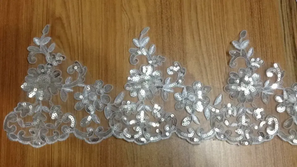 Модное блестящее кружевное платье расшитое блестками с длинными и формирующая