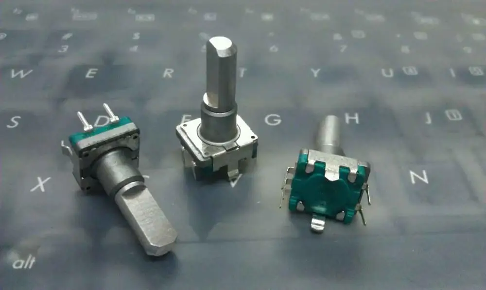 Оригинальный новый 100% Первоначально Япония EC11 сброс с выключателем 20 ММ |