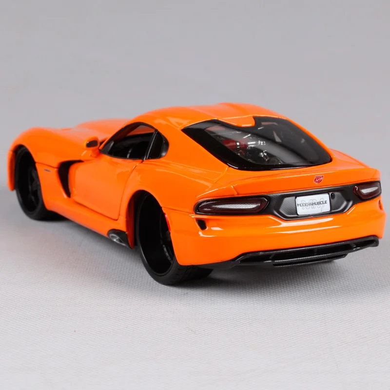 Автомобиль спортивный Maisto 1:24 Dodge 2013 SRT Viper GTS модель автомобиля под давлением новая