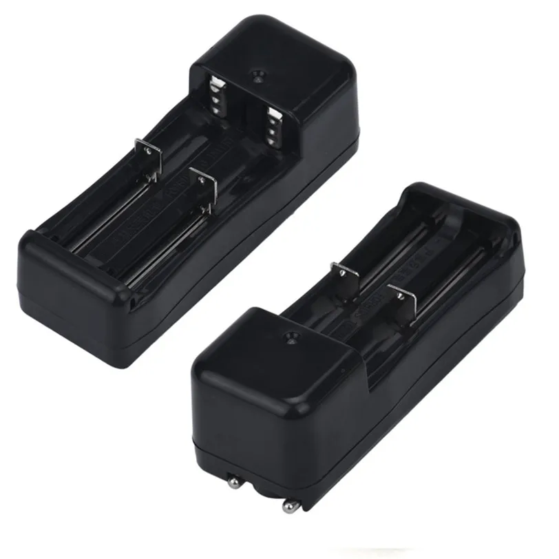 Универсальное зарядное устройство с двумя аккумуляторами для 18650 16340 26650