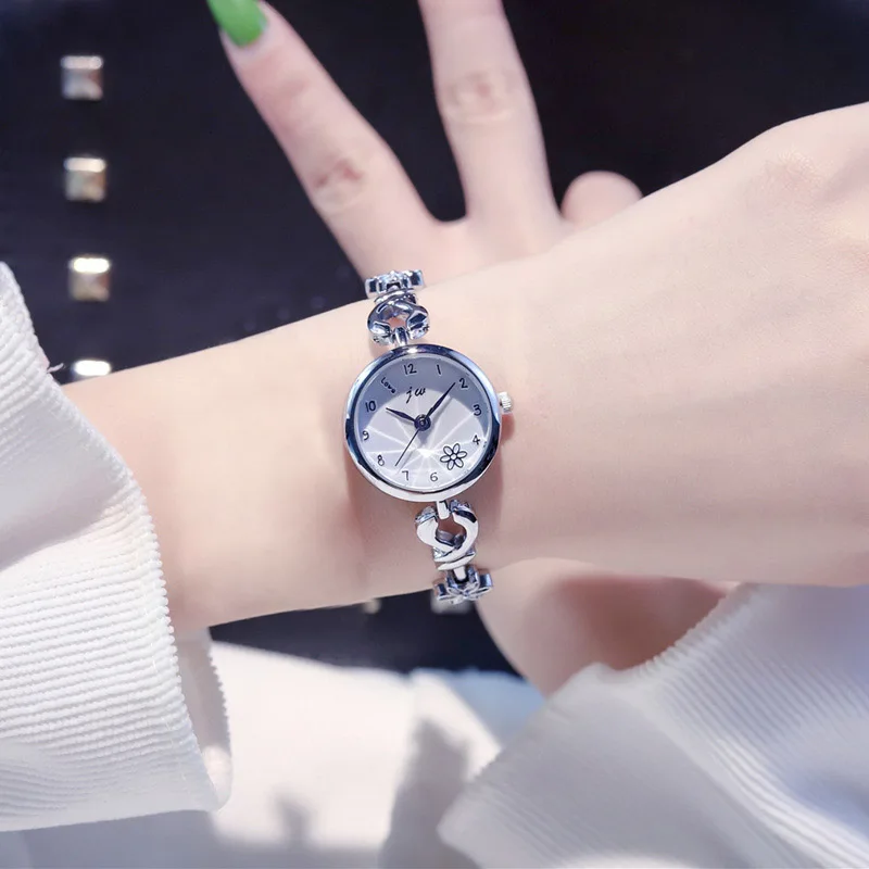 Women Quartz Watch Sakura Decor Dial with Alloy Bracelet Strap KNG88 | Наручные часы
