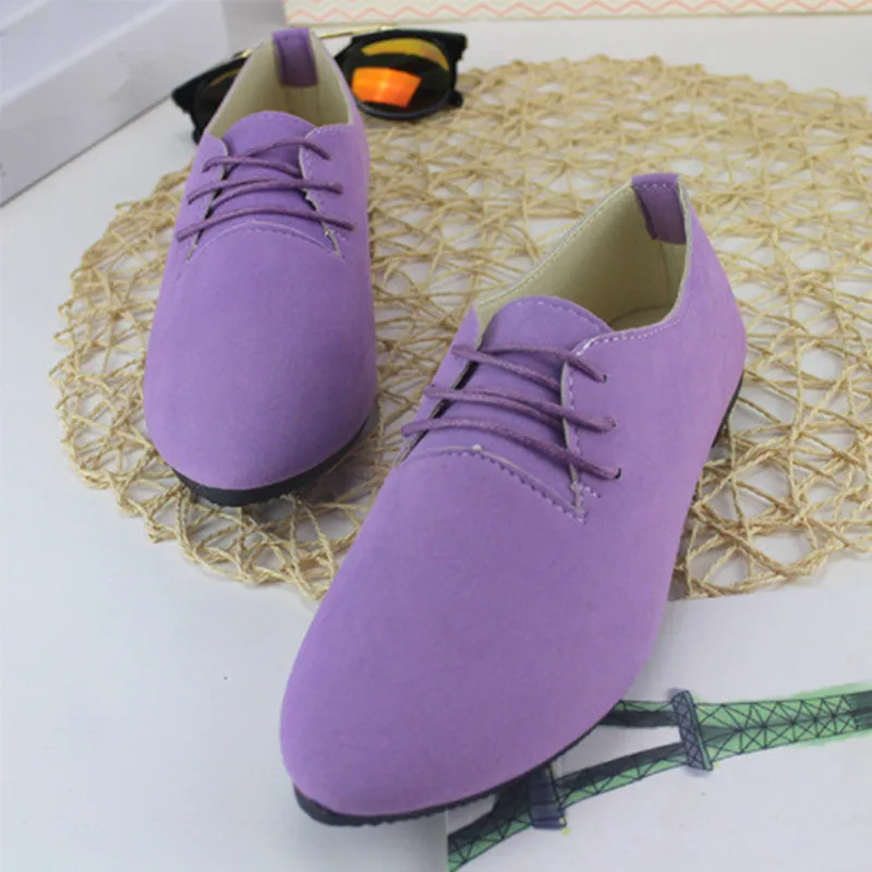 Женские лоферы из лакированной кожи на плоской подошве со шнуровкой большие